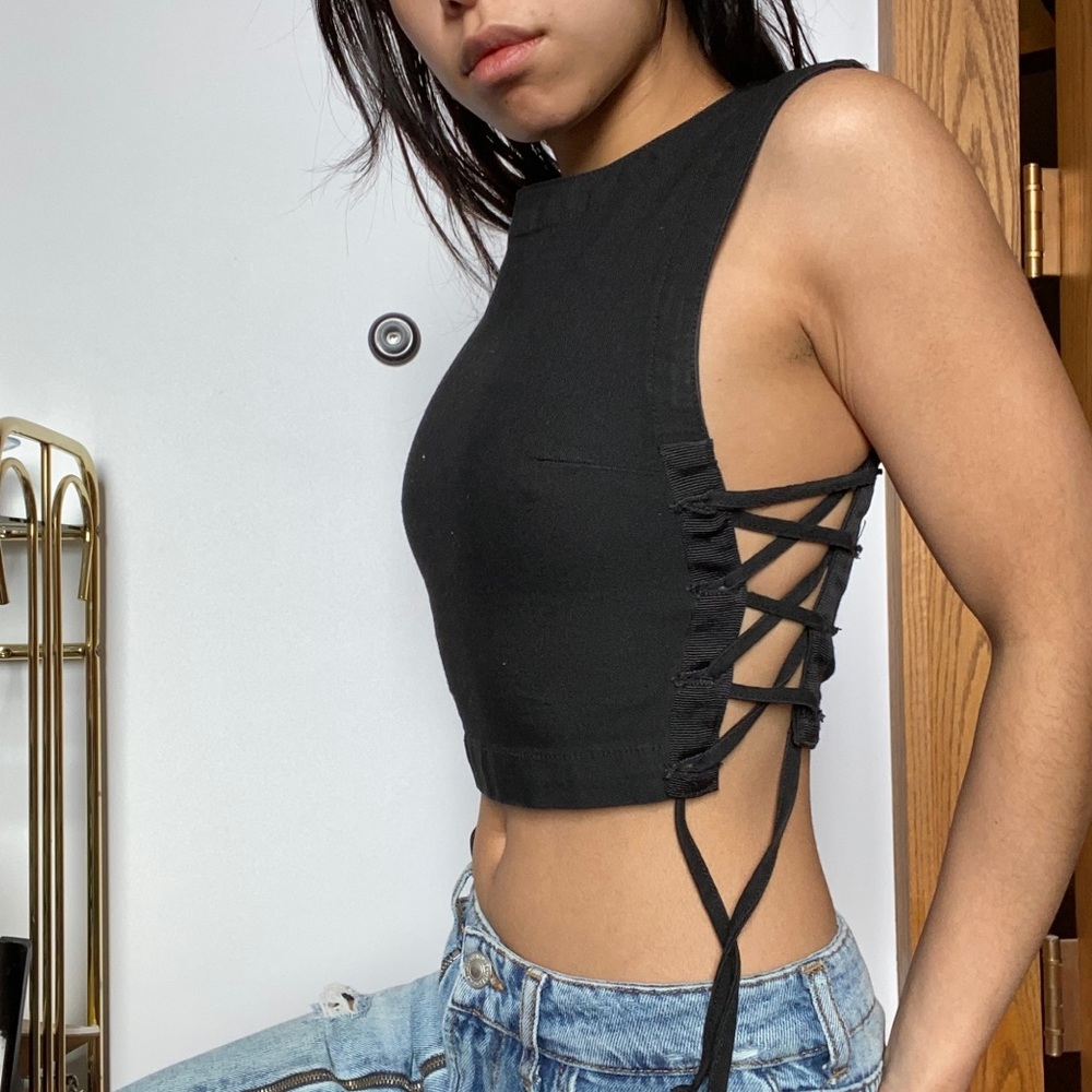 Structure lace up top